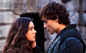 Romeo & Juliet' Review: Hailee Steinfeld, Douglas Booth Star in  Disappointing Shakespeare Adaptation