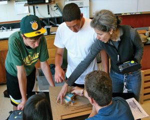 HARD HATS Susi Marzuola ‘78 teaches an architecture class to a group of students. 