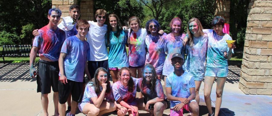 Students+from+all+Dallas+private+high+schools+were+invited+to+play+Holi.+%2F%2F+Photo+by+Cheryl+Hao