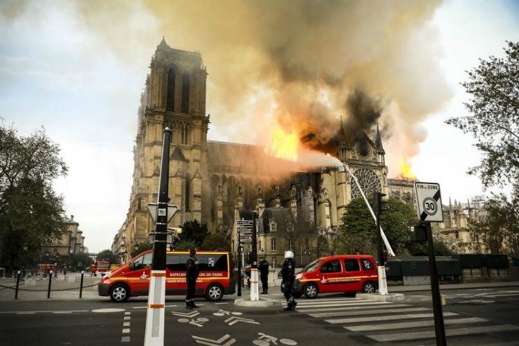 Notre+Dame+Fire+Sparks+Both+Controversy+and+Unity