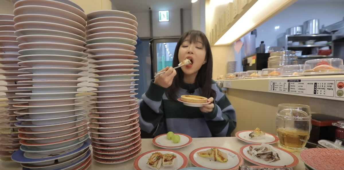 Park Jung Won better known as Tzuyang, a popular YouTube mukbanger with over 10 million subscribers on YouTube, eats 113 plates of sushi. 