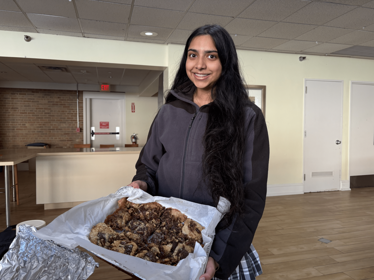 Saanvi Kumar '27 with her dessert at the Cookbook Club potluck